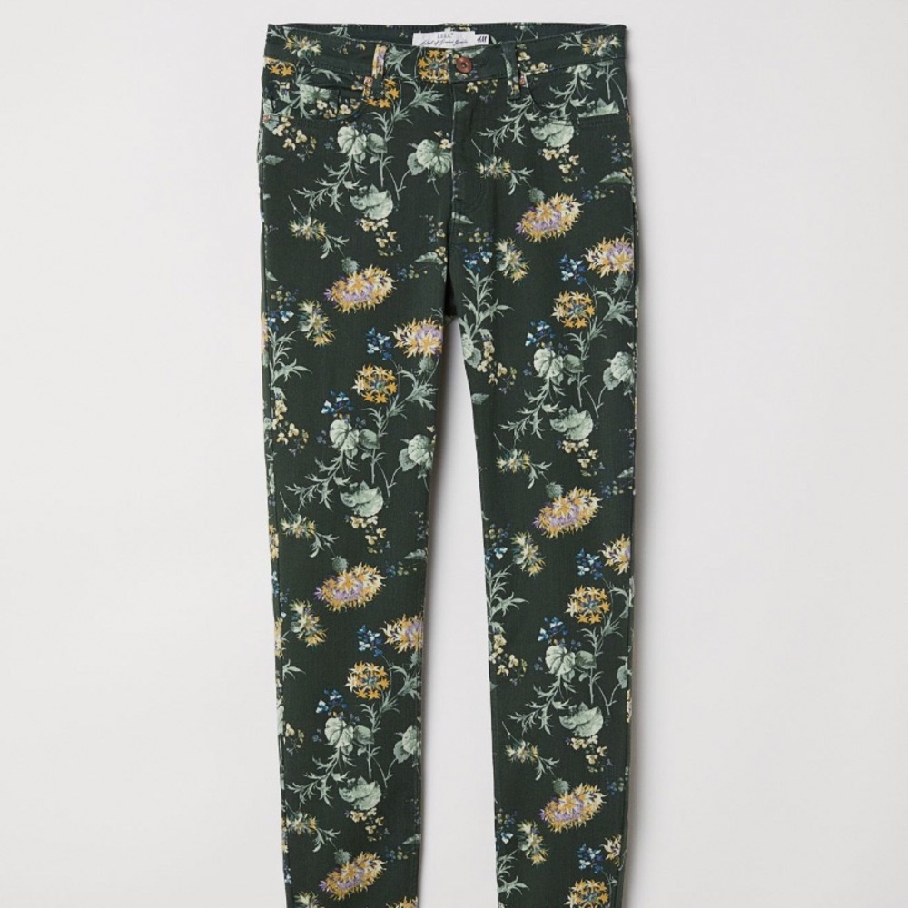 | H&M | Green Floral Skinny Pant